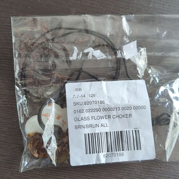 Urban Outfitters Rope necklace with glass oversized flower pendant - Picture 8 of 9